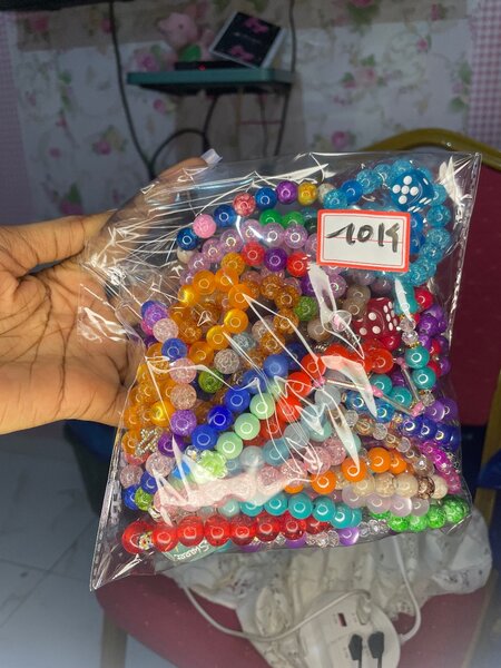 Perles colorées pour création