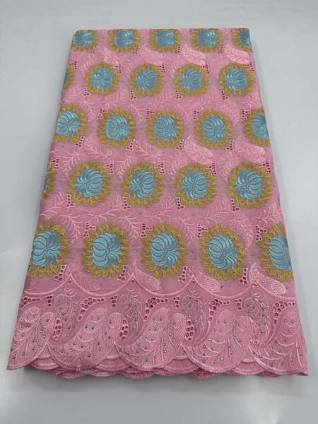 Tissu en dentelle floral coloré