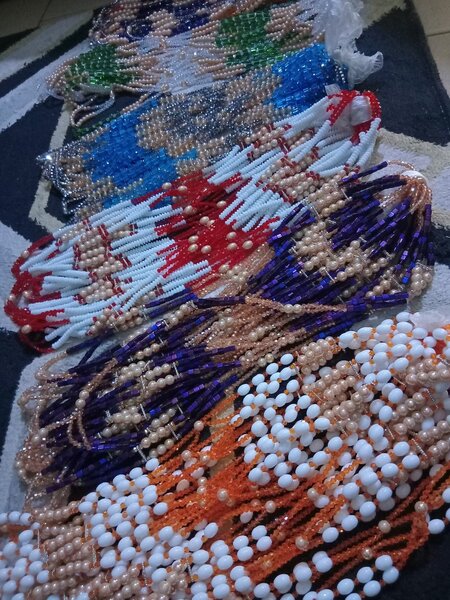 Colliers de perles colorés