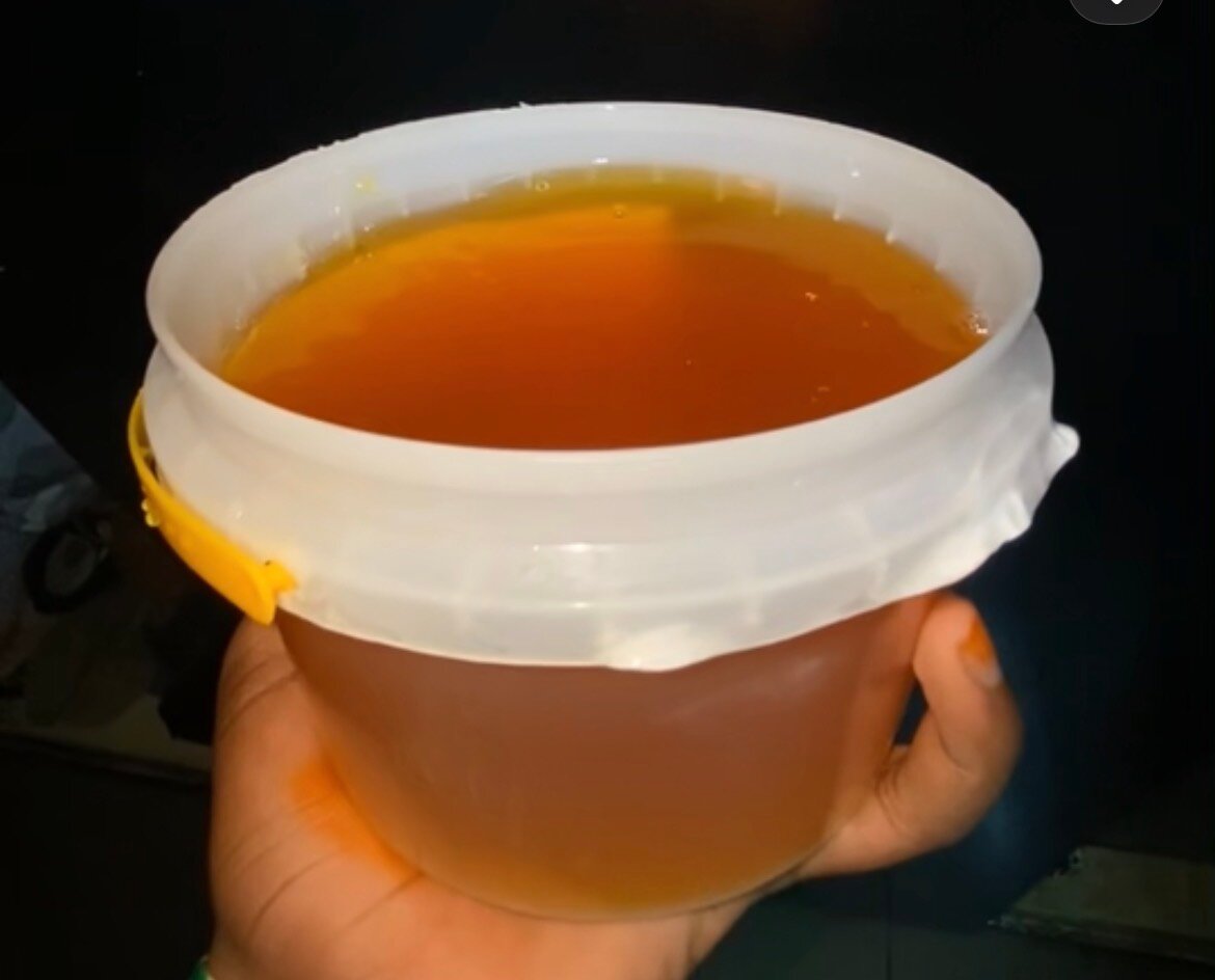 Miel pur naturel en seau