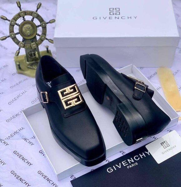 Fendi, Louis Vuitton, Givenchy