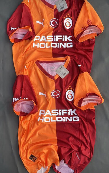 Maillots de football Puma stylés