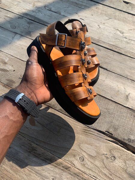 Sandales en cuir marron punk