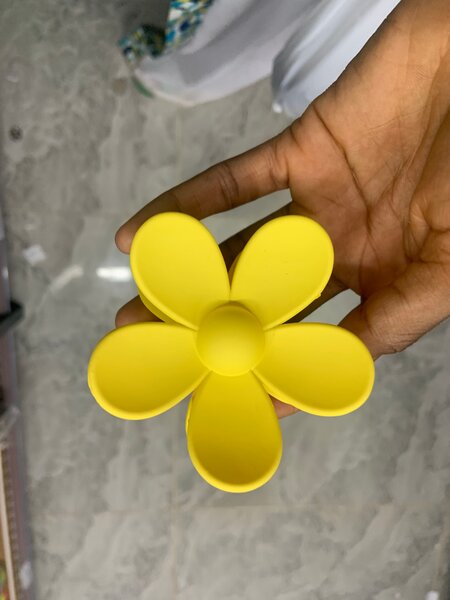 Clips en forme de fleur colorée