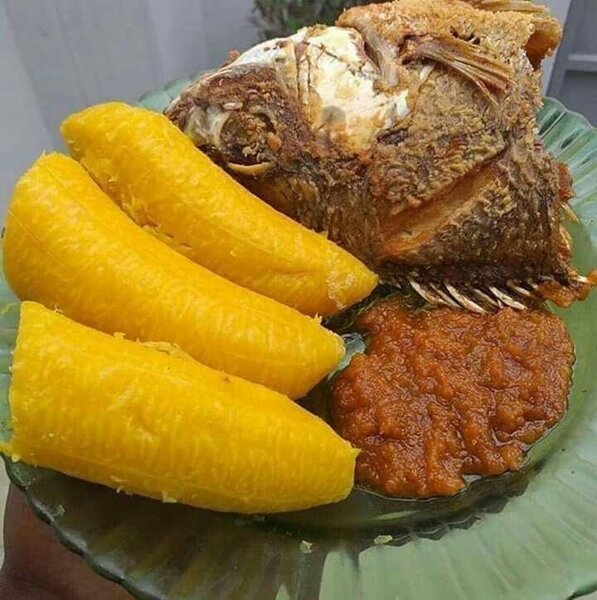 Poisson frit et la banane