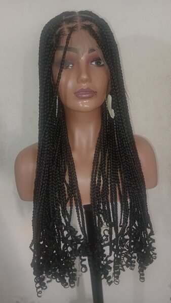 Perruque tressée en dentelle