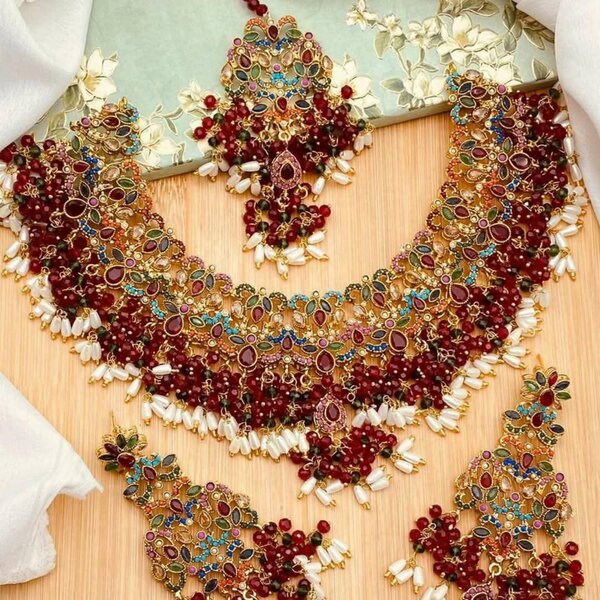 Ladies wedding set necklace and earrings