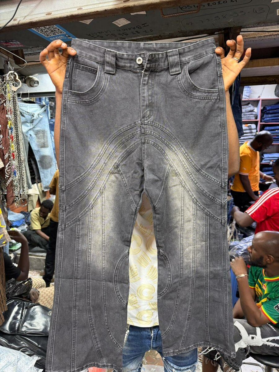 Jean noir avec motifs croix