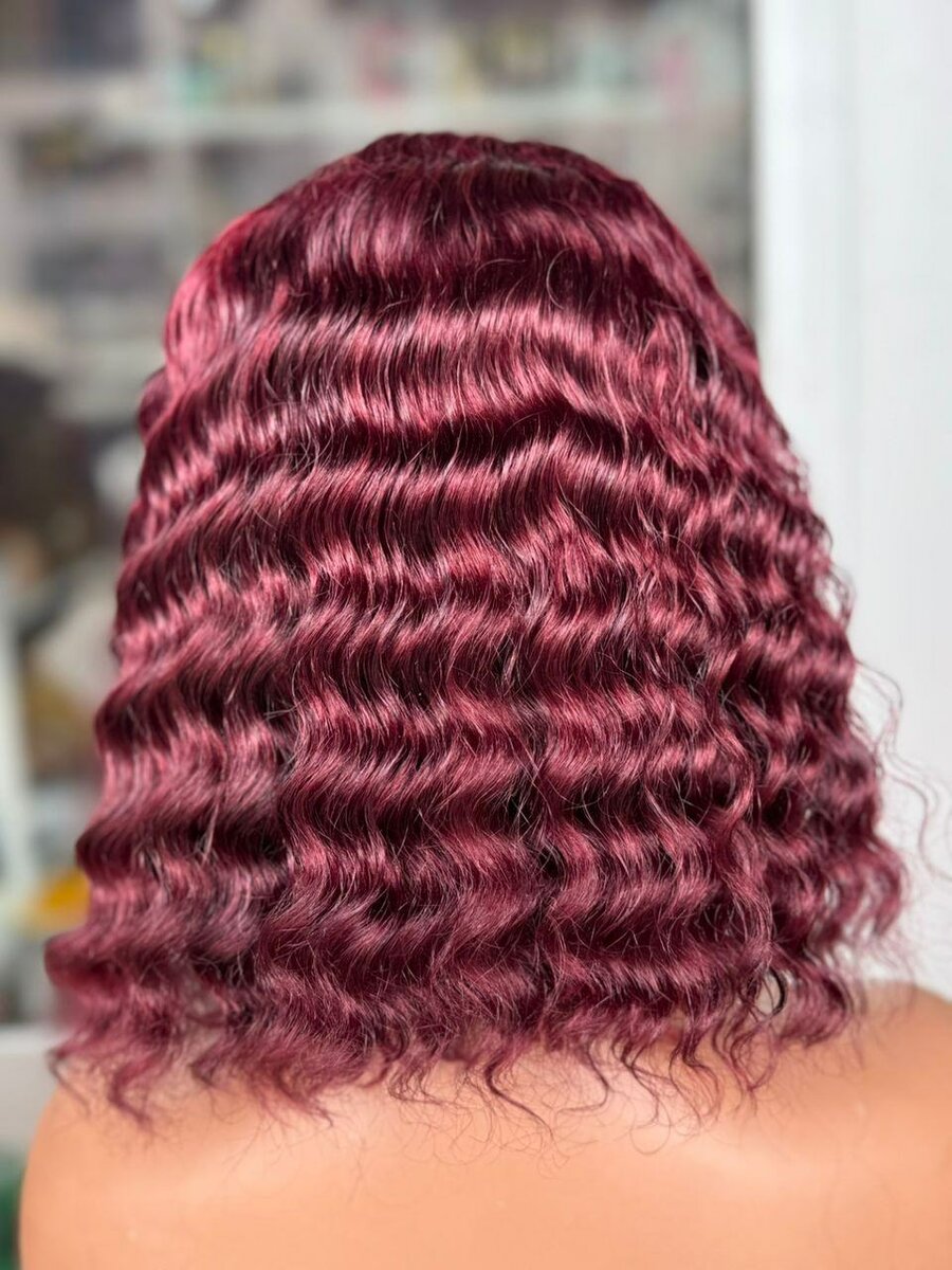 Perruque en dentelle bordeaux