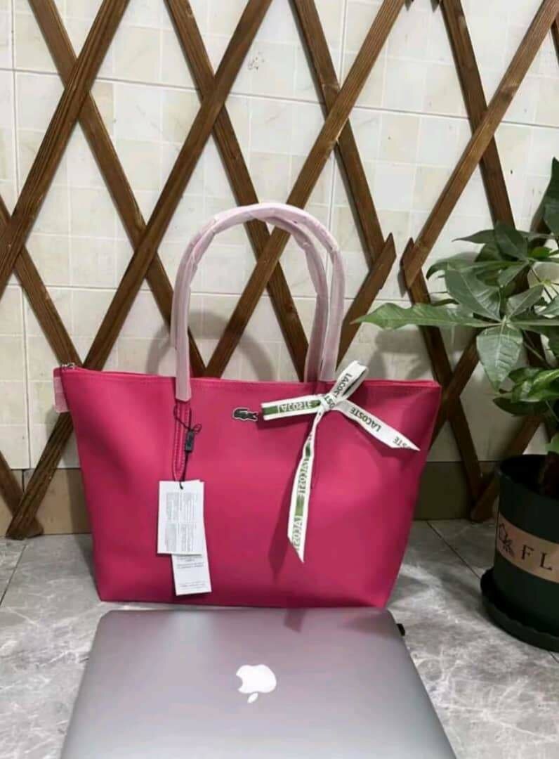 Sac à main élégant Lacoste