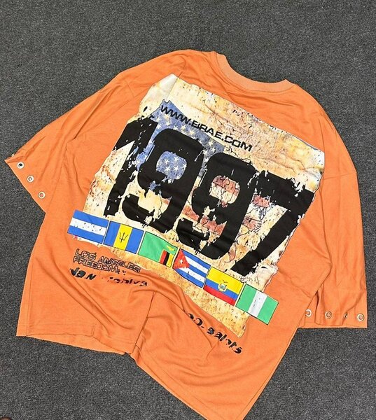 T-shirt orange graphique 1997