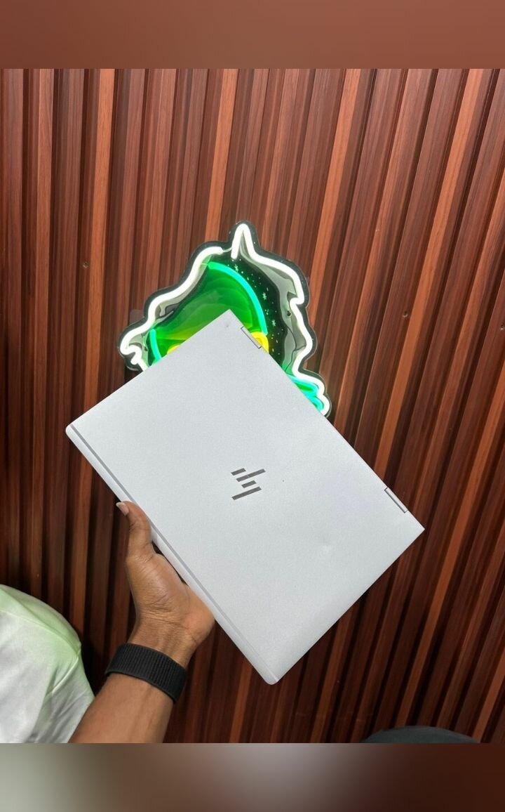 HP ELITEBOOK  1030 G2