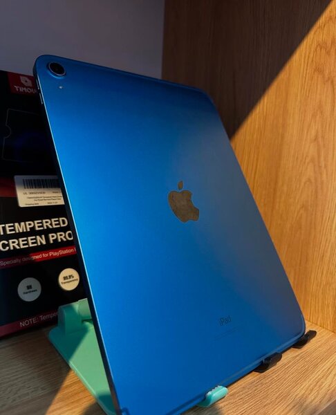 iPad 10th Gen 64gb WiFi + cellular blue color Available