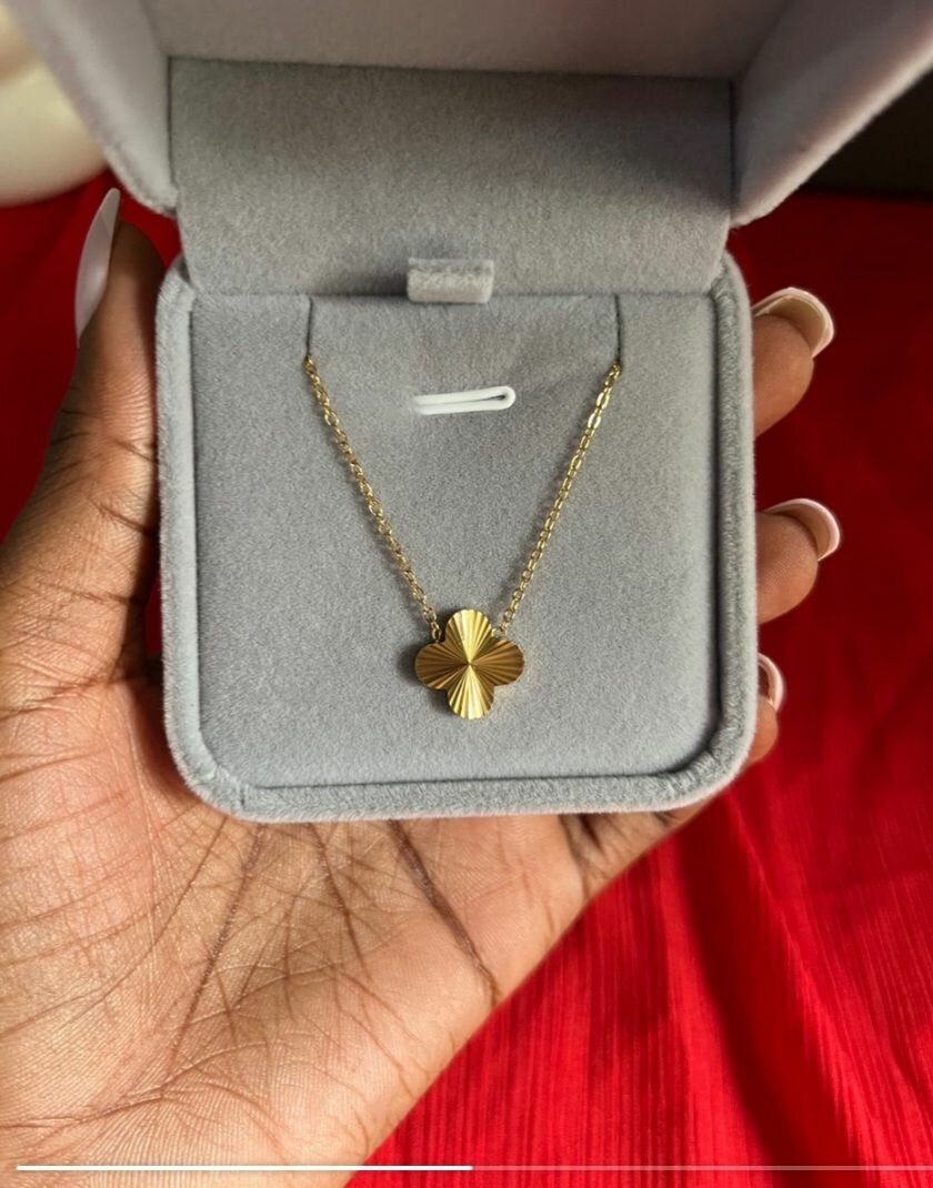 Collier pendentif élégant