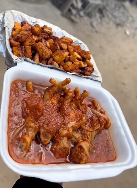 Pattes de poulet avec alloco