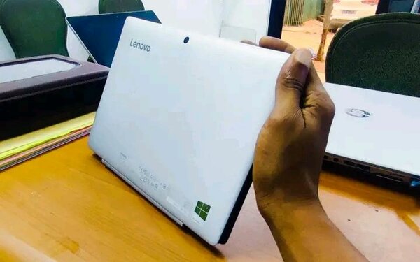 Lenovo Tablette Hybride Performante