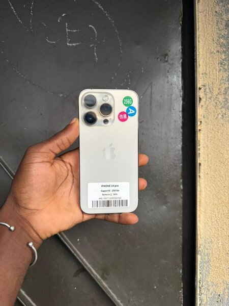 iPhone 14 Pro 256 Go argent