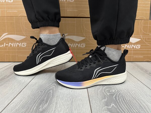 Кроссовки от Li-Ning
