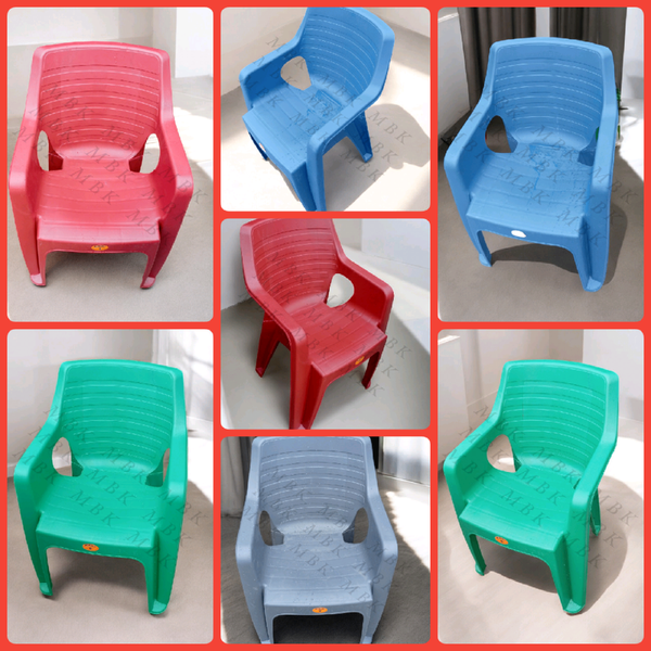 Chaise en plastique empilable