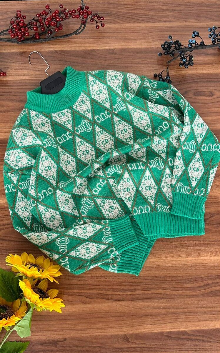 Vintage sweater for both genders