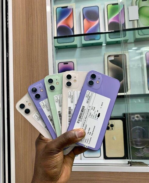 iPhone 12 quasi neuf 64/128GB