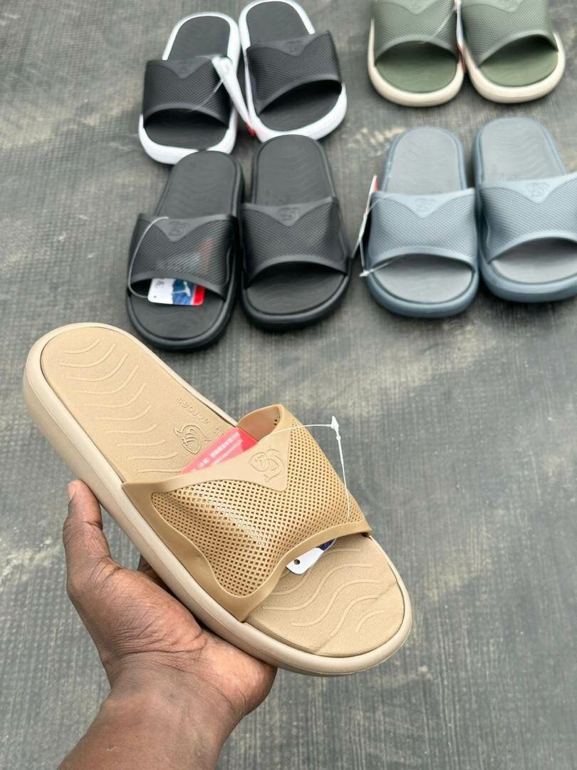 Claquettes confortables unisexes