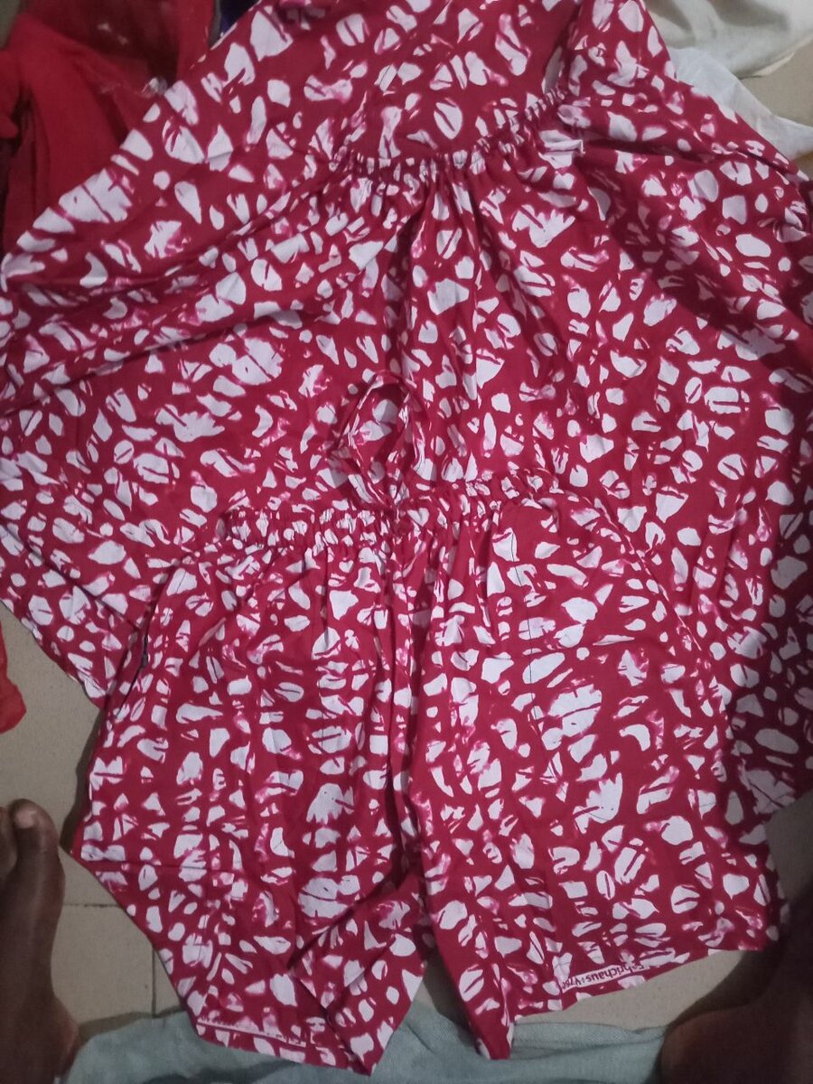 Robe estivale rouge à motifs