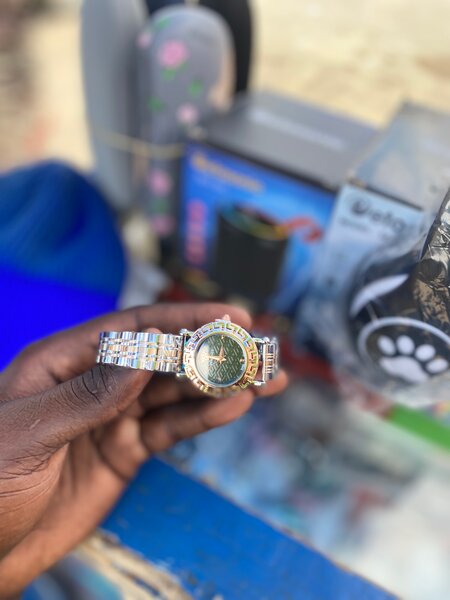 Montre bracelet élégante acier