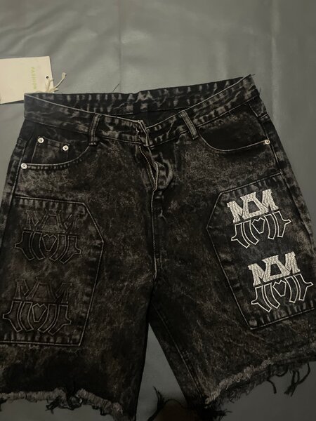 Short en jean noir délavé