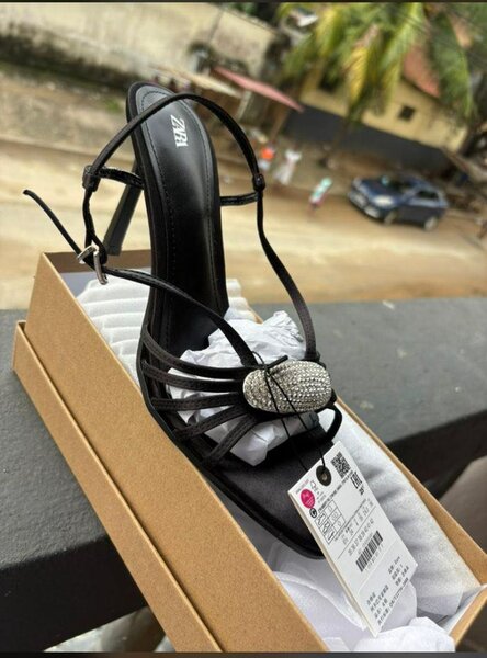 Sandale ZARA disponible