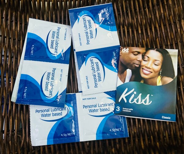 3 préservatifs +6 lubrifiants