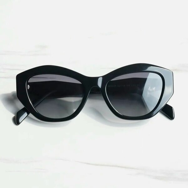 Lunettes de soleil chic noire