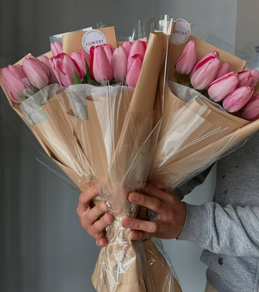 9 штук тюльпанов из красивейшего сорта Sissi в фирменной упаковке 