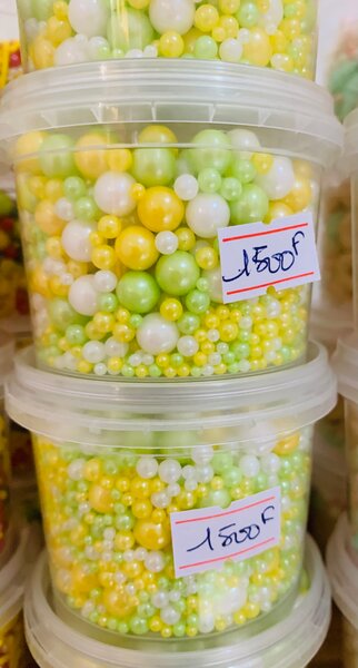 Perles décoratives multicolores