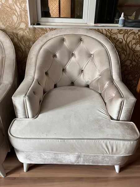 Продаю диван с креслом б/у.