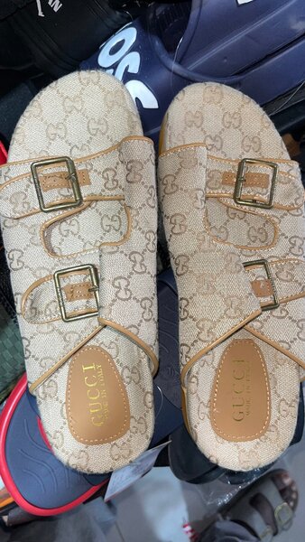 Sandales confortables modernes