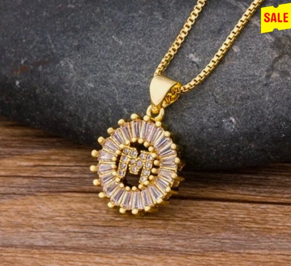 Цепочка с кулоном буква М