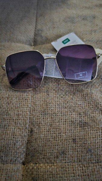 Lunettes de soleil carrées chics