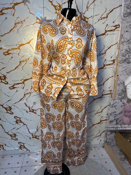 Pyjama élégant à motifs