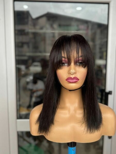 Perruque lisse avec frange