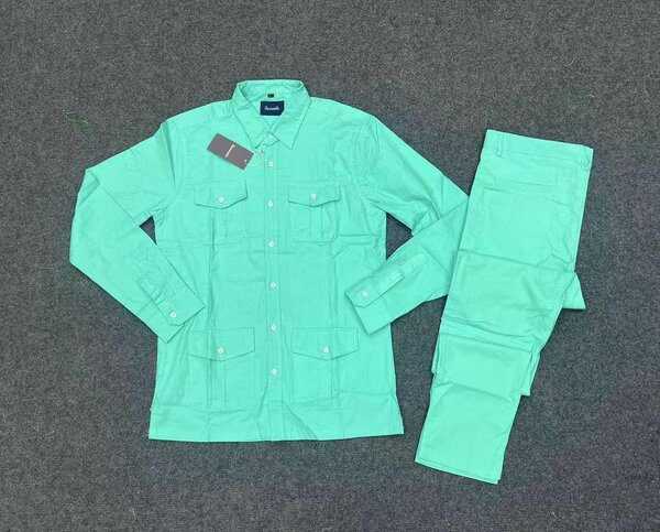 Ensemble chemise et pantalon vert