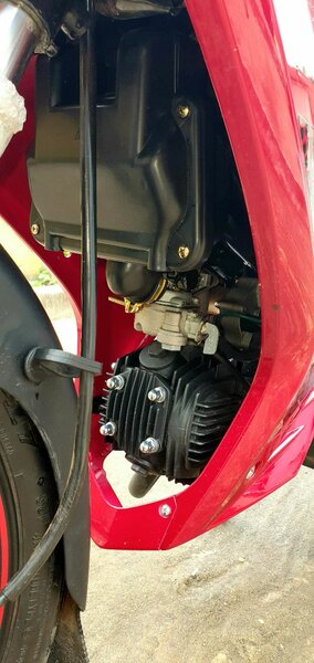 Moto sportive neuve puissante