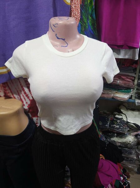 T-shirt blanche croppée femme