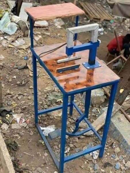 Machine à pédale de filetage