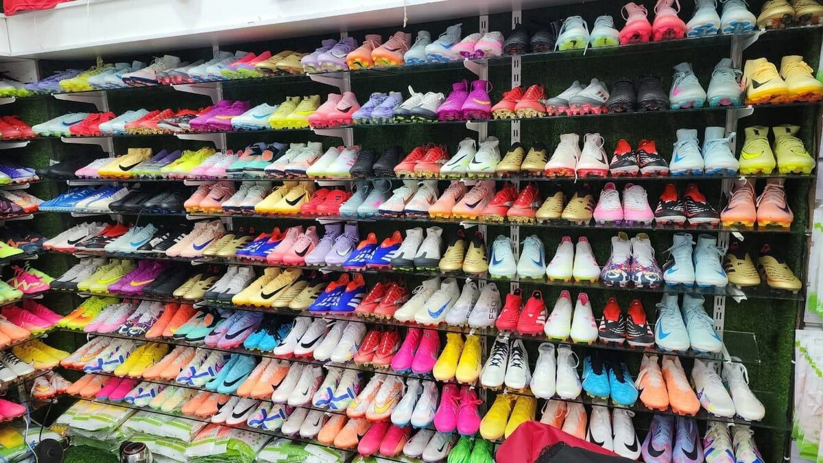 Chaussures de foot Nike vives