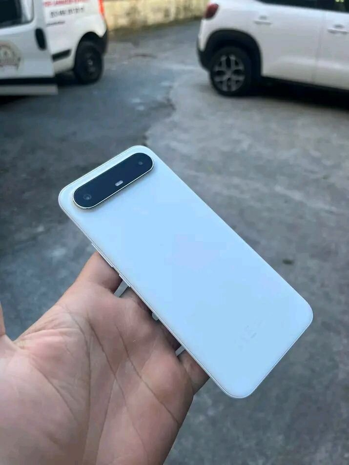 Téléphone portable blanc iPhone