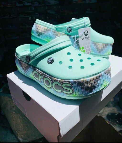 CROCS