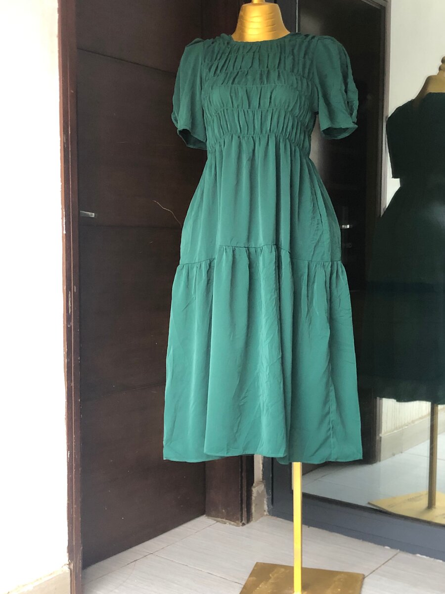 Robe élégante en tissu rayé