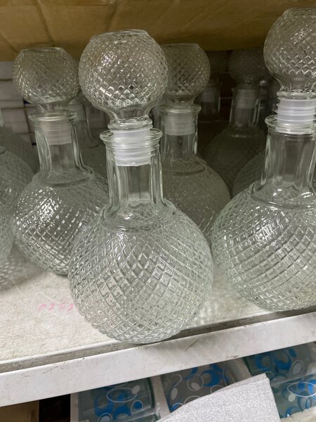 Carafe en verre texturé