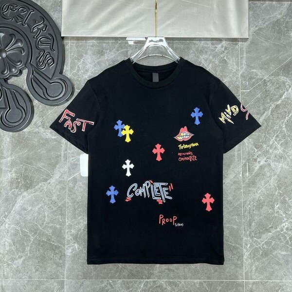 T-shirt noir homme avec motifs croisés